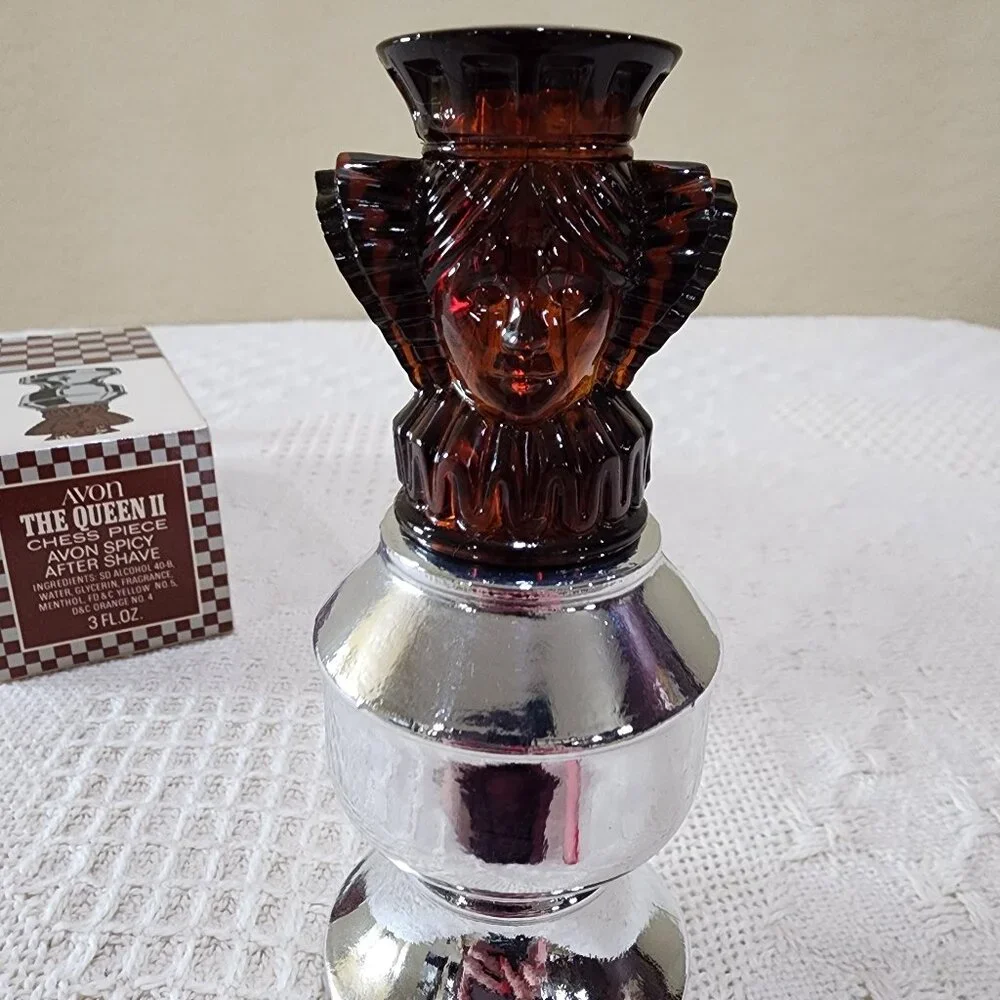Vintage Avon THE QUEEN II CHESS PIECE Bottle Spicy Full Original Box